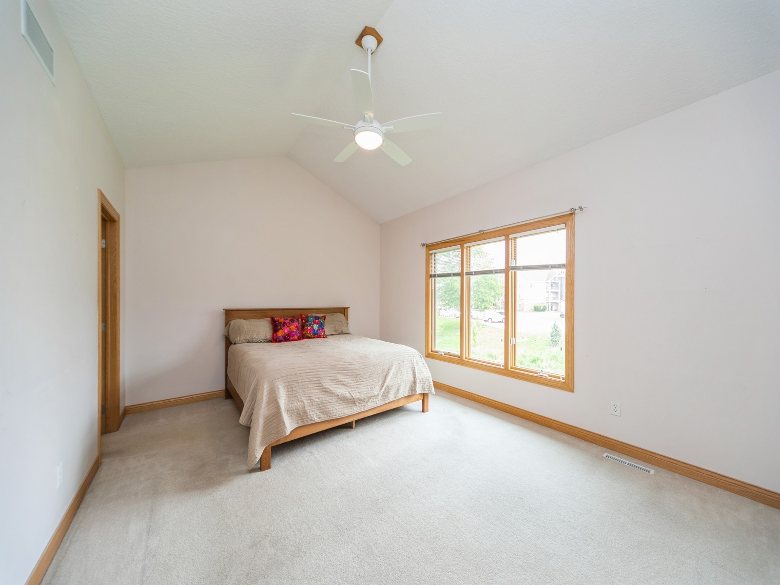 8808 Stonepointe Lane, Johnston, Iowa image 13