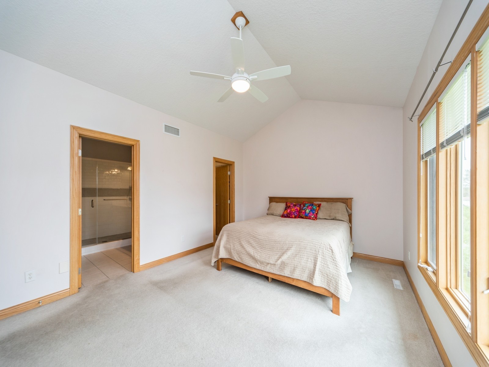 8808 Stonepointe Lane, Johnston, Iowa image 14