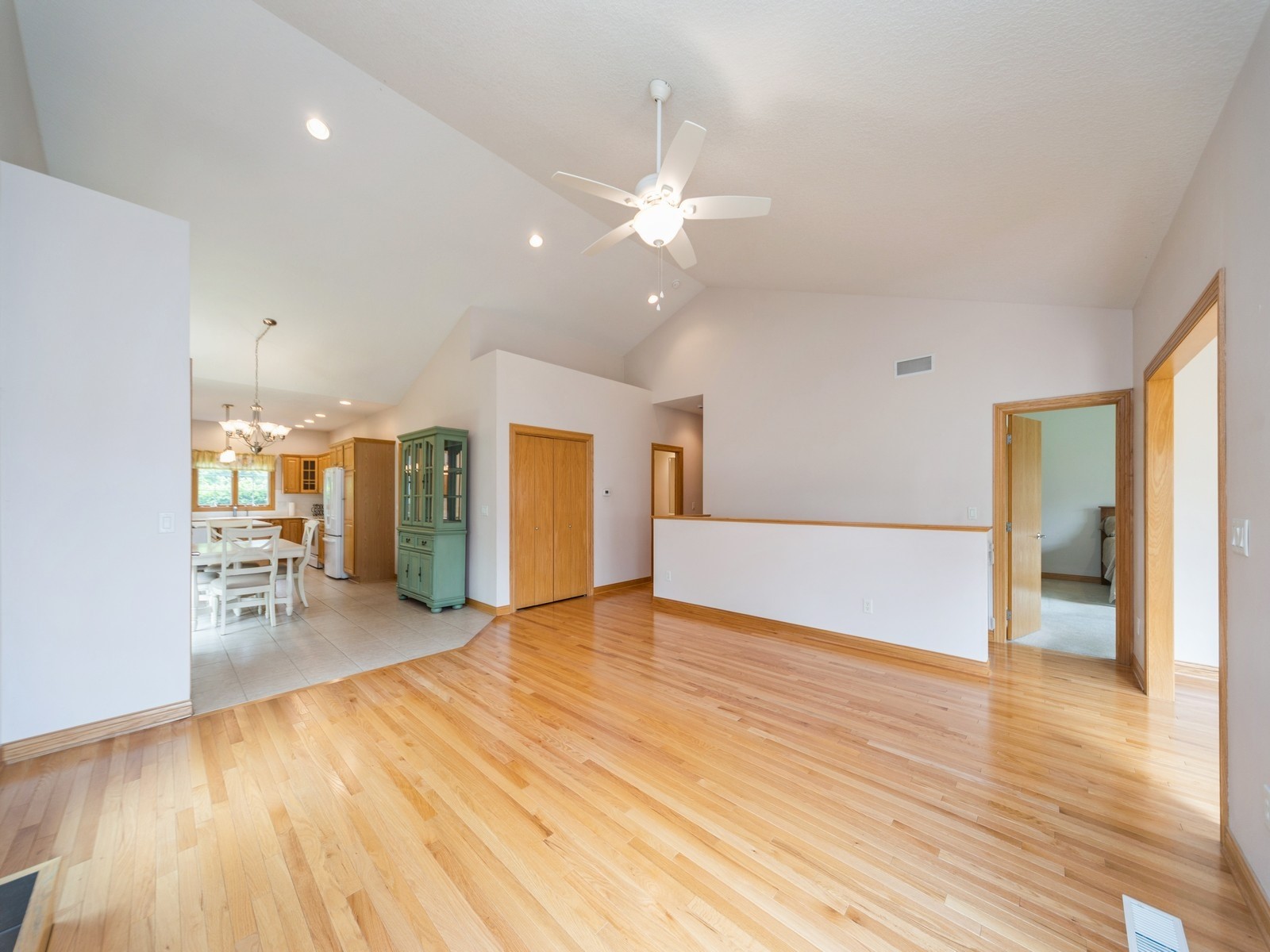 8808 Stonepointe Lane, Johnston, Iowa image 4