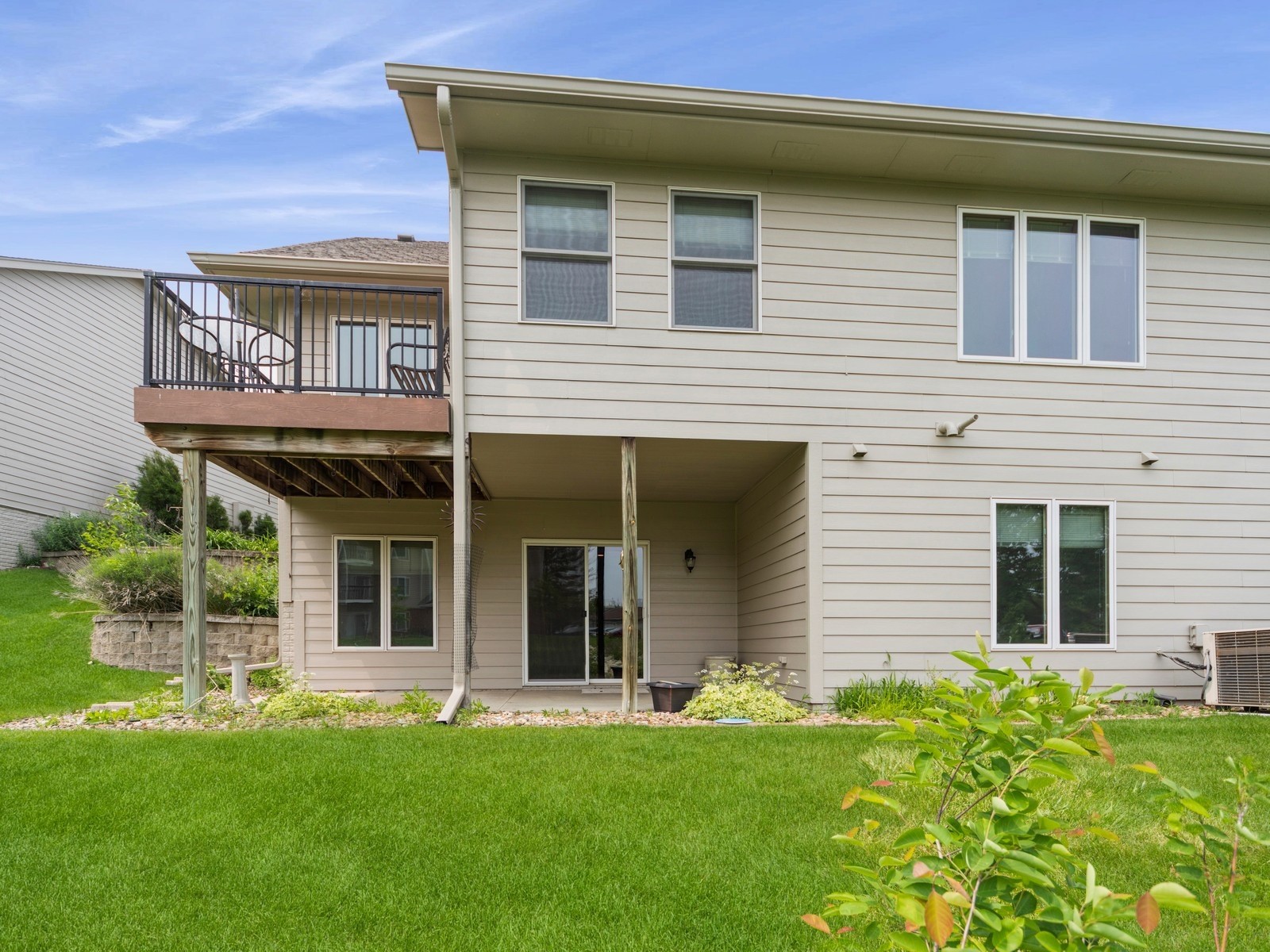 8808 Stonepointe Lane, Johnston, Iowa image 30