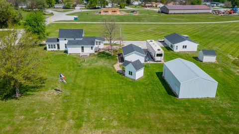 Homes For Sale - 402 S Vine Street<br/> Cambridge, IA 50046