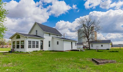 Homes For Sale - 402 S Vine Street<br/> Cambridge, IA 50046