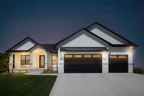 4748 Hillsdale Drive Urbandale IA 50322