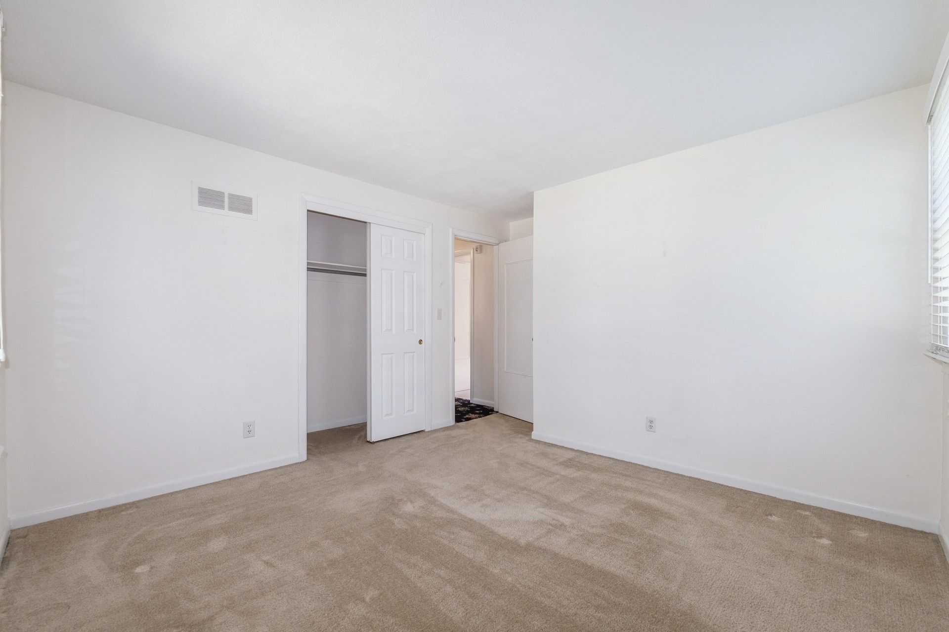 Urbandale, Iowa 50322, United States, 3 Bedrooms Bedrooms, ,2 BathroomsBathrooms,Residential,Active,166758