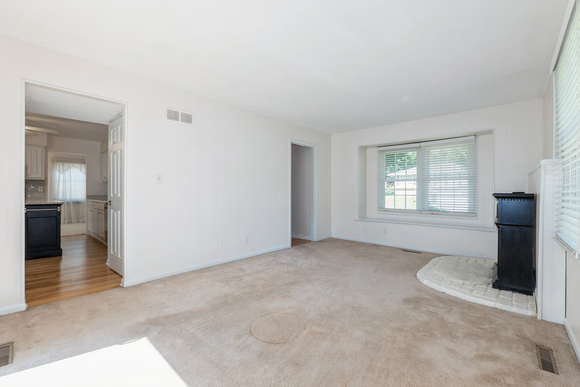 Urbandale, Iowa 50322, United States, 3 Bedrooms Bedrooms, ,2 BathroomsBathrooms,Residential,Active,166758