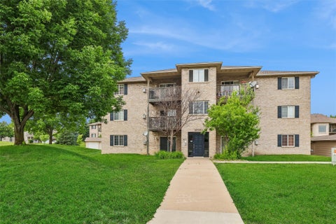 Condo For Sale - 10141 Sutton Drive #1<br/> Urbandale, IA 50322