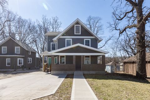 Homes For Sale - 2406 Woodland Avenue<br/> Des Moines, IA 50312