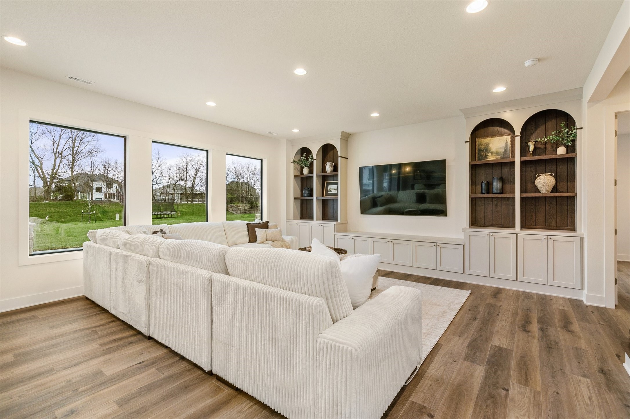 Johnston, Iowa, 50131, United States, 5 Bedrooms Bedrooms, ,5 BathroomsBathrooms,Residential,Active,2037147