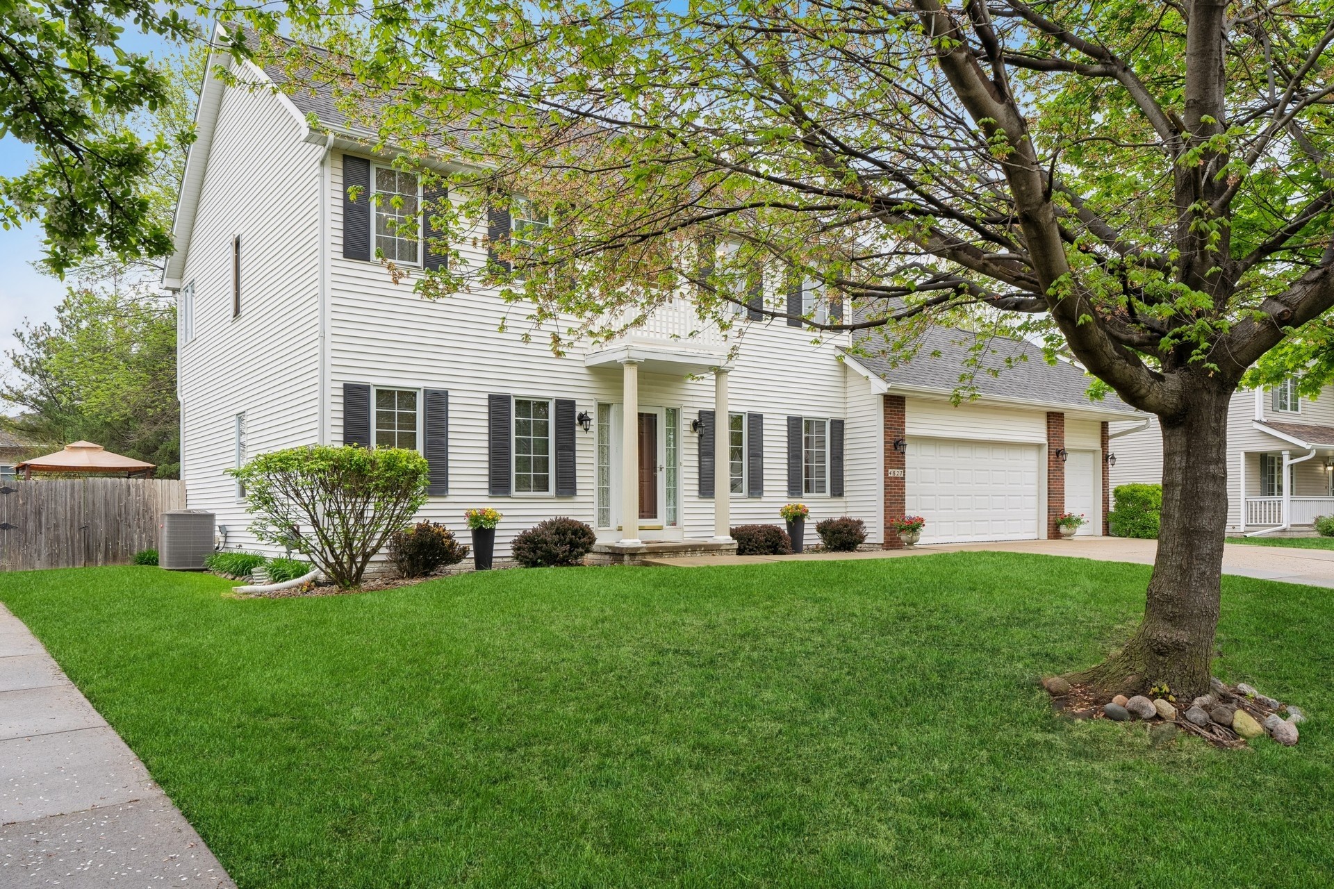 4827 Fieldstone Drive, West Des Moines, Iowa image 2