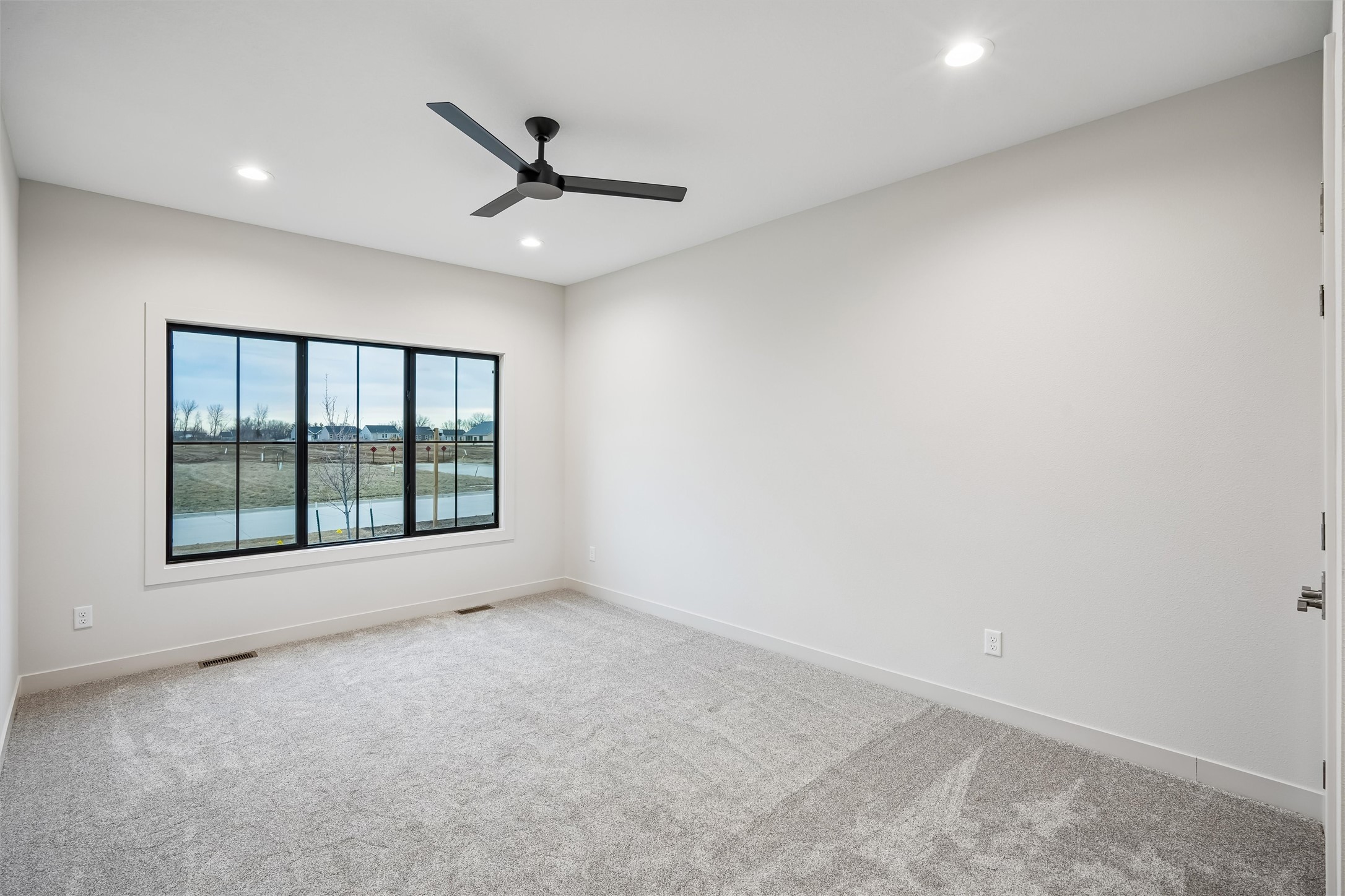 140 NW Crabtree Lane