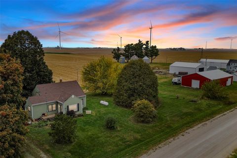 1495 Hickory Avenue New Sharon IA 50207