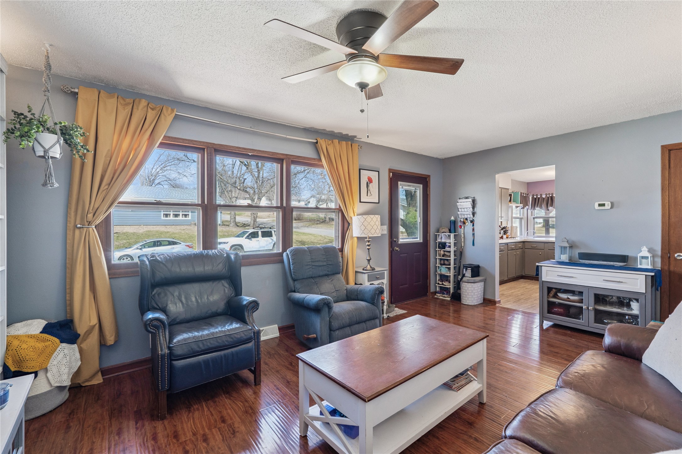 618 E Competine Street