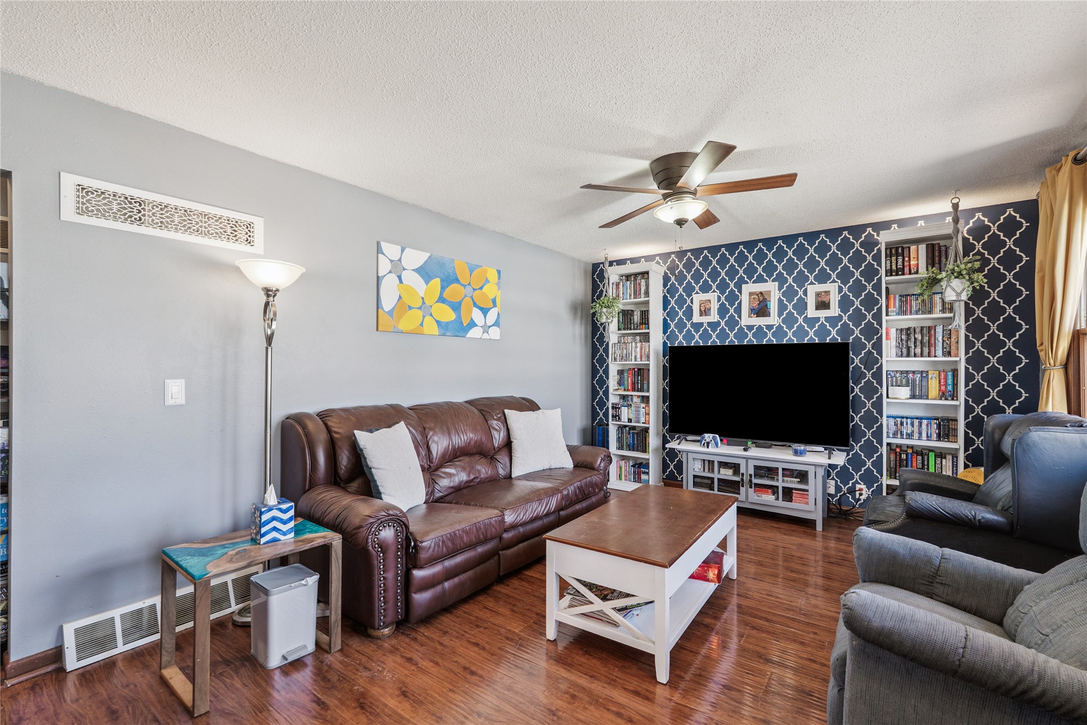 618 E Competine Street