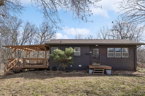 Homes For Sale - 618 E Competine Street<br/> Marion County, Knoxville, IA 50138