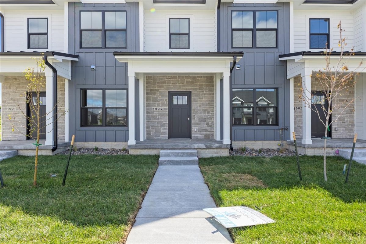 1993 S Warrior Lane, Waukee, Iowa image 2