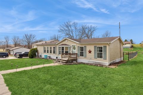 Homes For Sale - 208 S East Avenue<br/> Warren County, Lacona, IA 50139