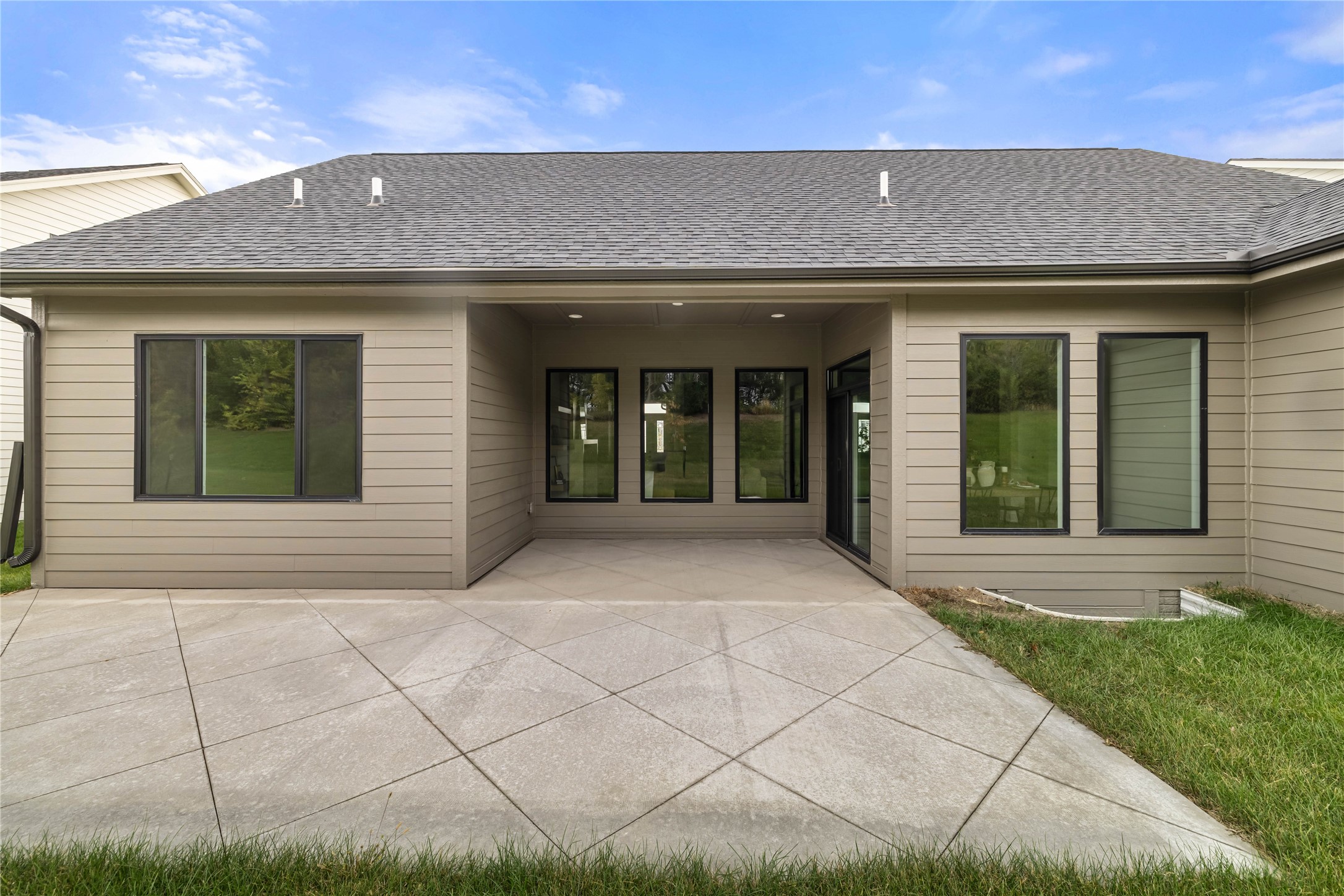 650 NW Georgetown Drive