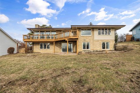 Homes For Sale - 2555 Hull Avenue<br/> Des Moines, IA 50317