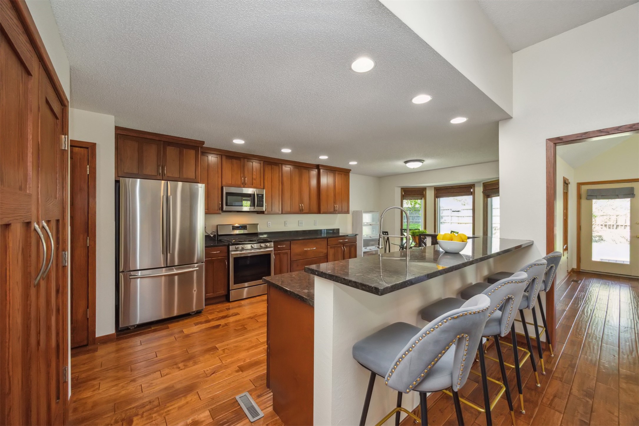 15919 Hawthorn Circle, Clive, Iowa image 4