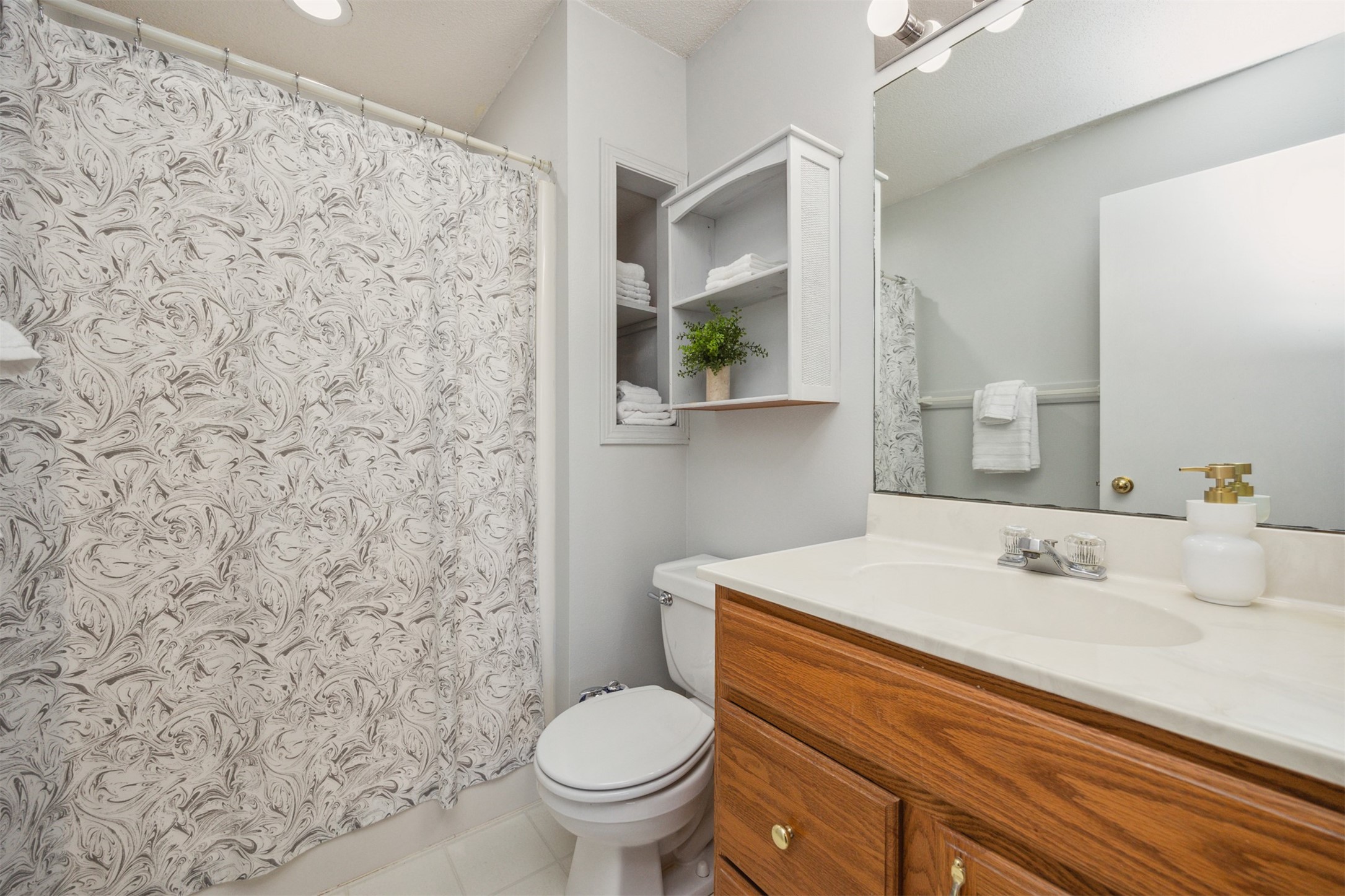 15919 Hawthorn Circle, Clive, Iowa image 22