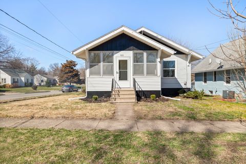 Homes For Sale - 921 Madison Avenue<br/> Des Moines, IA 50313