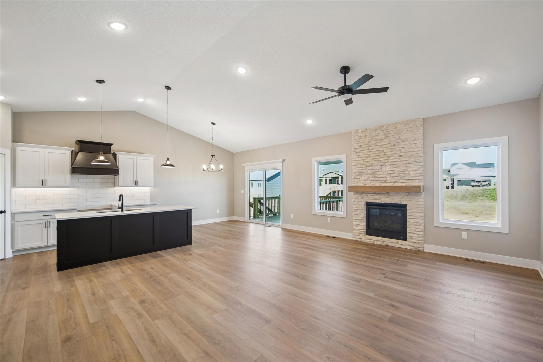 415 NW Red Oak Court