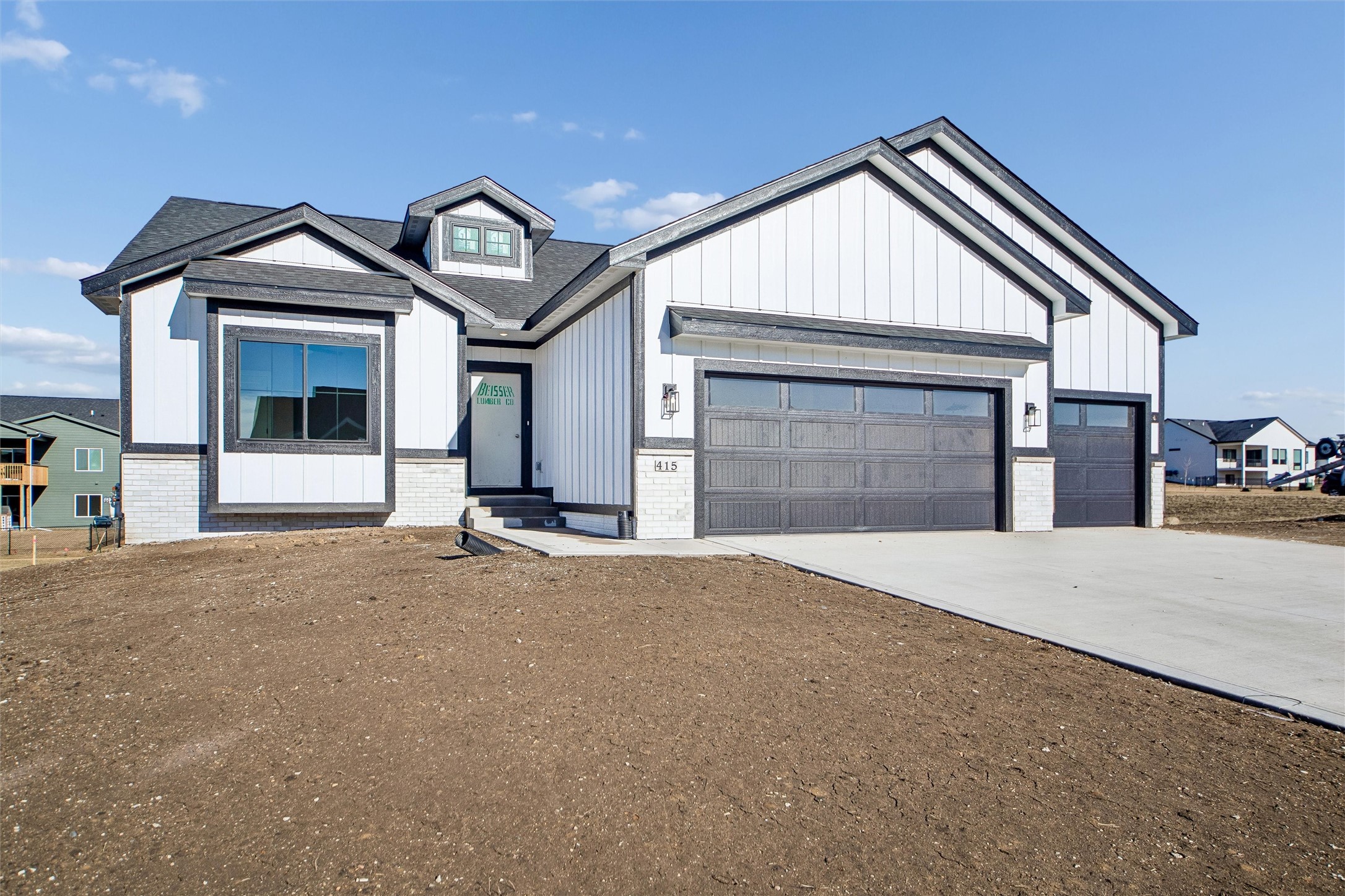 415 NW Red Oak Court