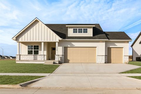 Homes For Sale - 1560 NW Parkside Lane<br/> Waukee, IA 50263