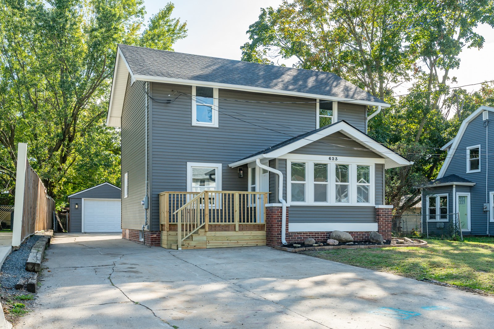 Photo 1 of 26 — 623 S 4th Avenue W, Newton, IA 50208