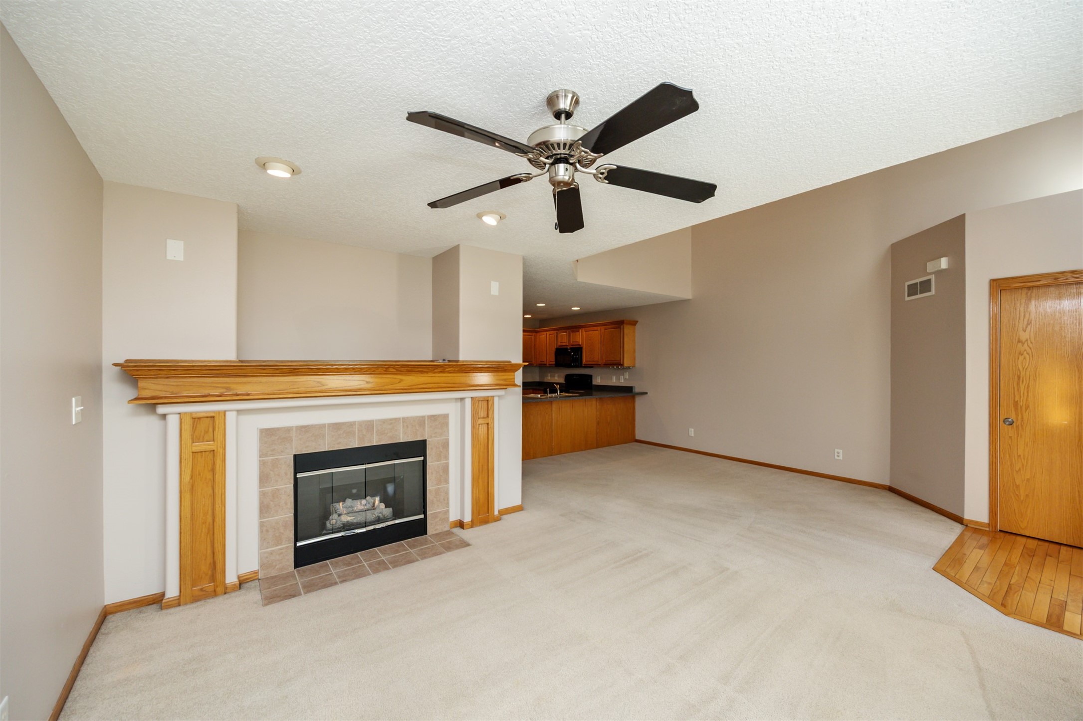 687 SE Williams Court, Waukee, Iowa image 4