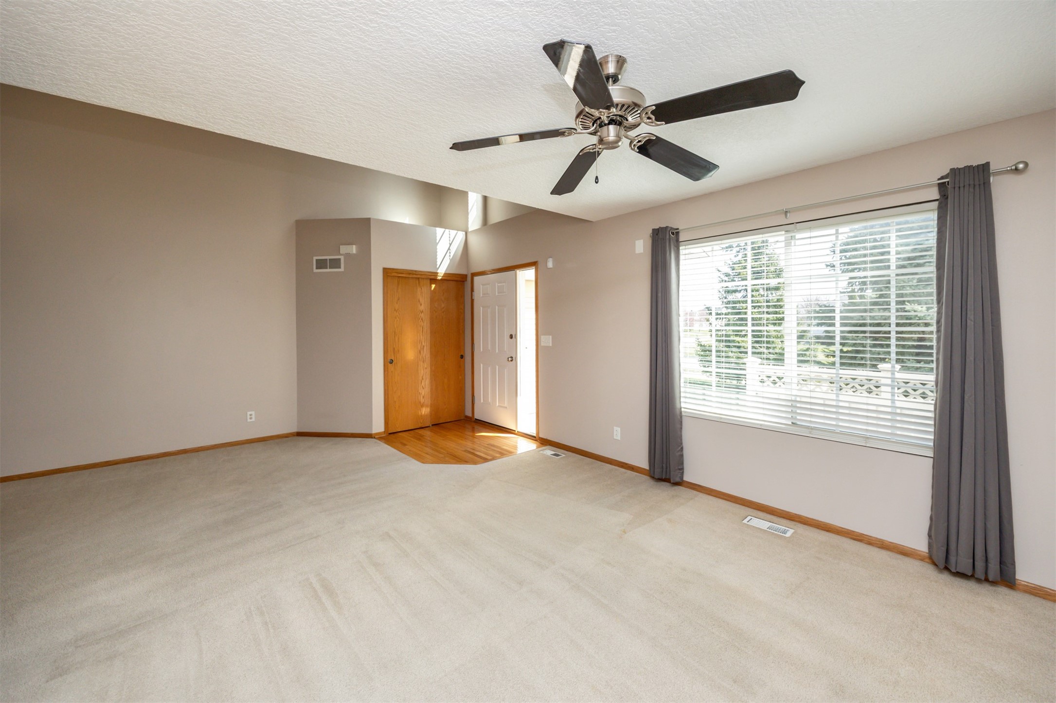 687 SE Williams Court, Waukee, Iowa image 5