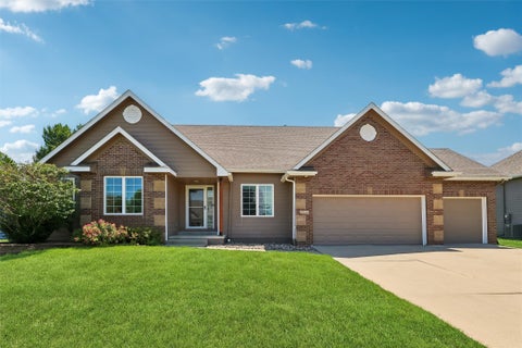 Homes For Sale - 3105 NE Huntington Lane<br/> Ankeny, IA 50021