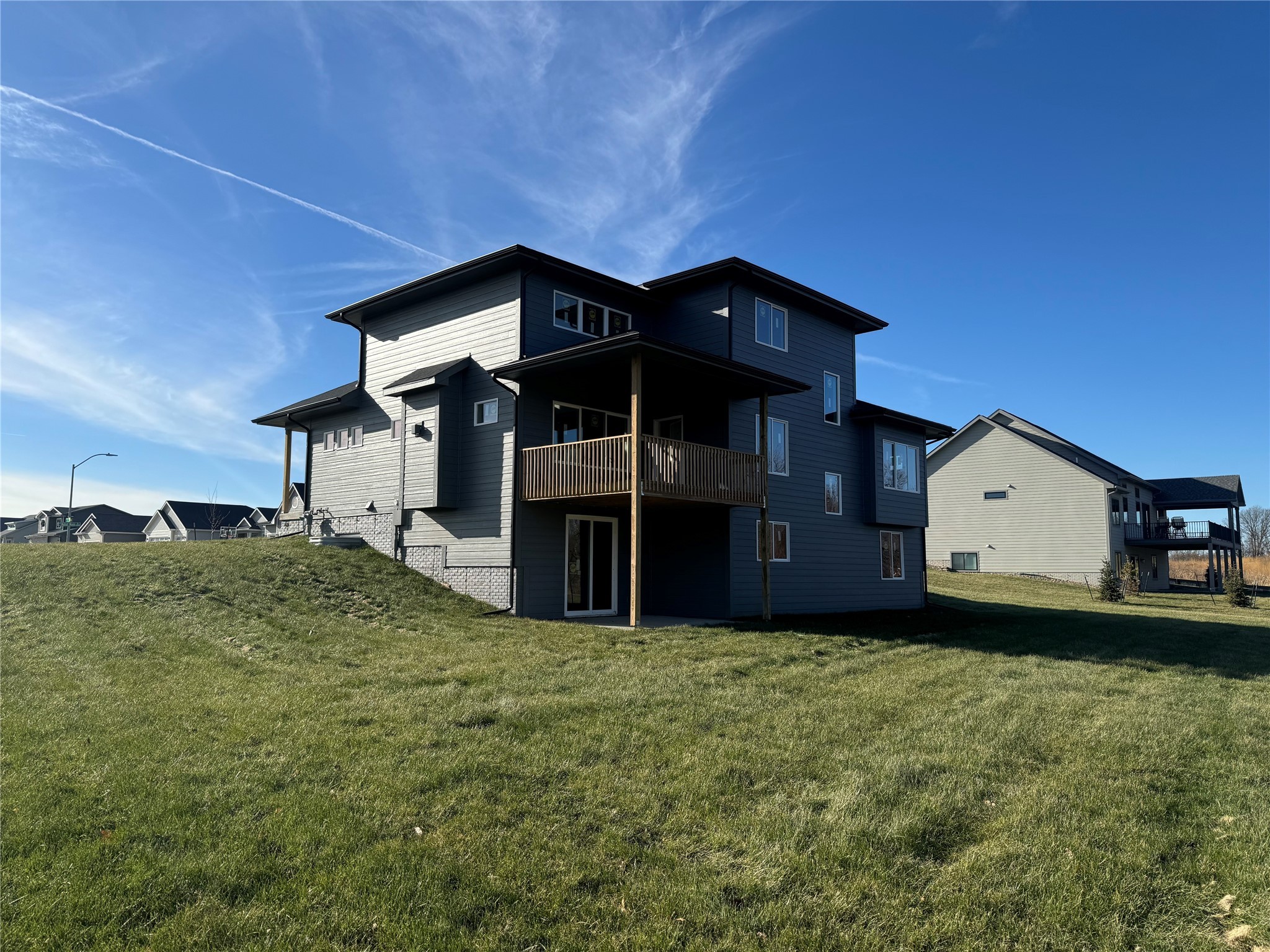 537 SE Walnut Woods Drive, West Des Moines, Iowa image 2