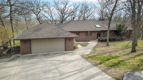 2062 Hickory Trail Pella IA 50219