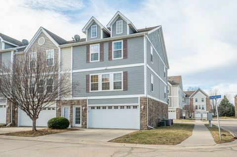 Condo For Sale - 360 NE Kingwood<br/> Waukee, IA 50263