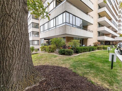 Condo For Sale - 3663 Grand Avenue #106<br/> Des Moines, IA 50312