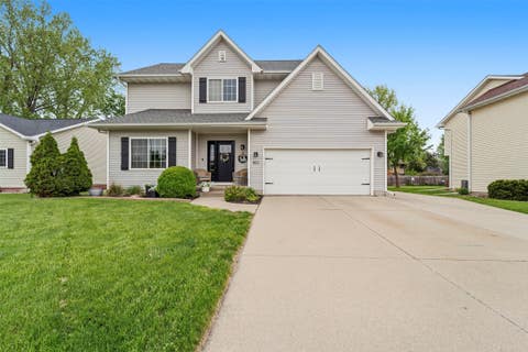 Homes For Sale - 802 Edgewater Drive<br/> Polk City, IA 50226