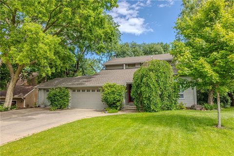 Single Family Residence in Pleasant Hill IA 5114 Magnolia Drive.jpg