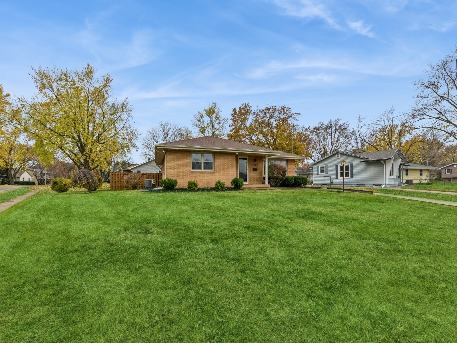 7700 Dellwood Drive, Urbandale, Iowa image 3