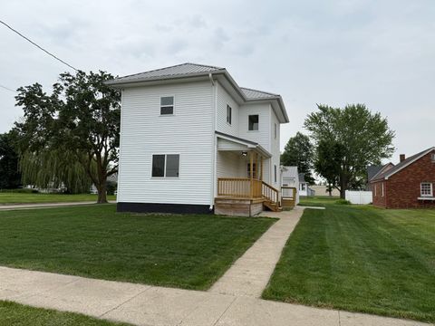 Homes For Sale - 207 N 3rd Street<br/> Montezuma, IA 50171