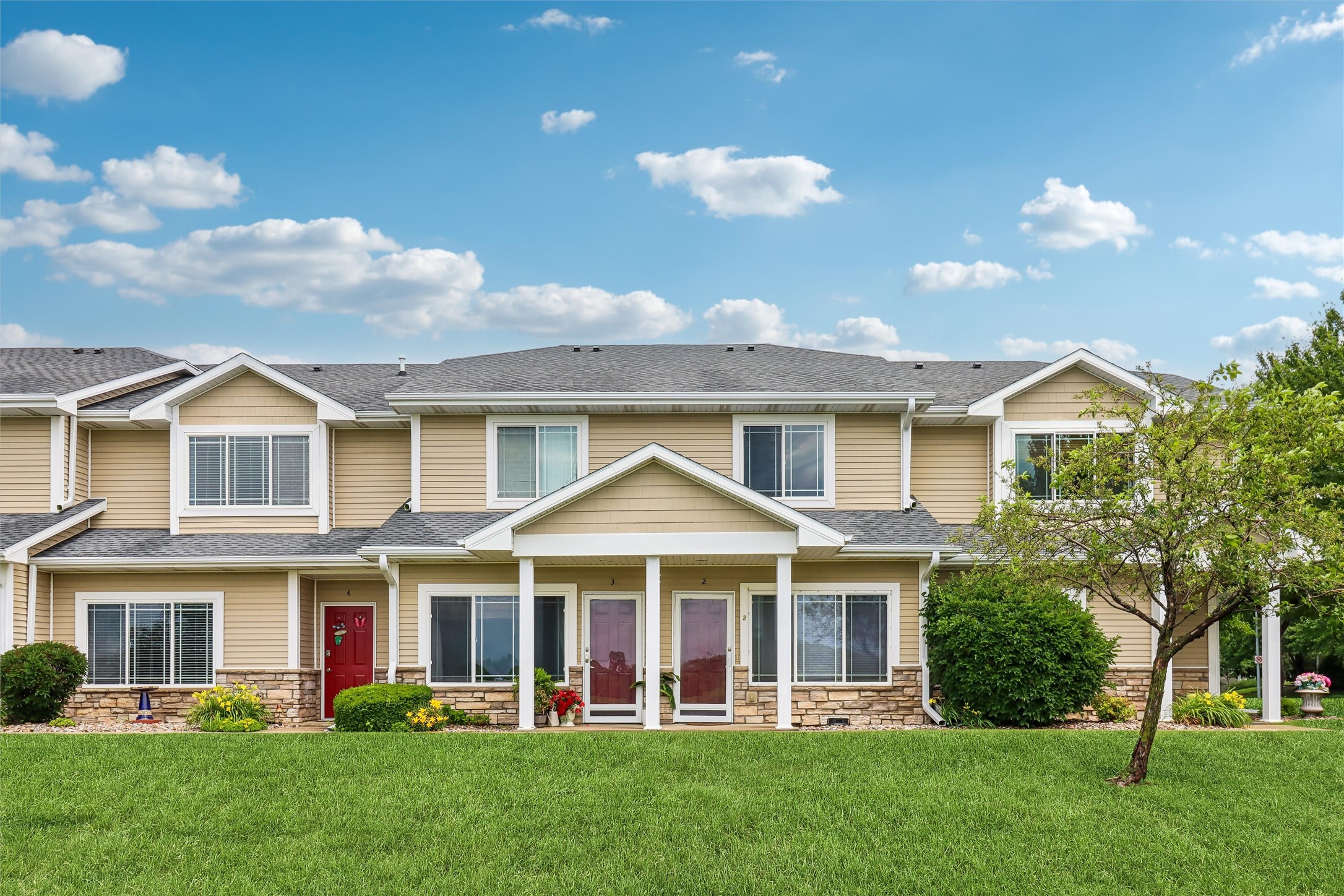 Photo 1 of 14 — 2200 Hart Avenue 2, Des Moines, IA 50320