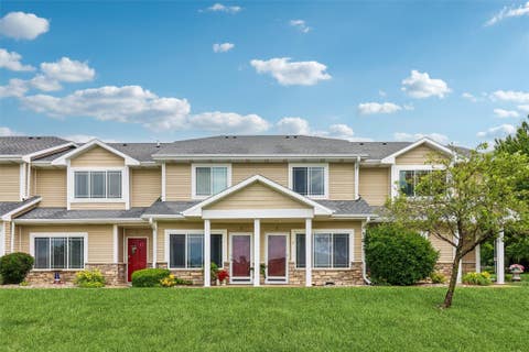 Condo For Sale - 2200 Hart Avenue #2<br/> Des Moines, IA 50320