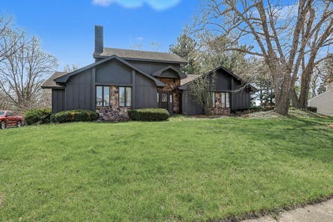 Homes For Sale - 1207 Bruce Lane<br/> Pella, IA 50219