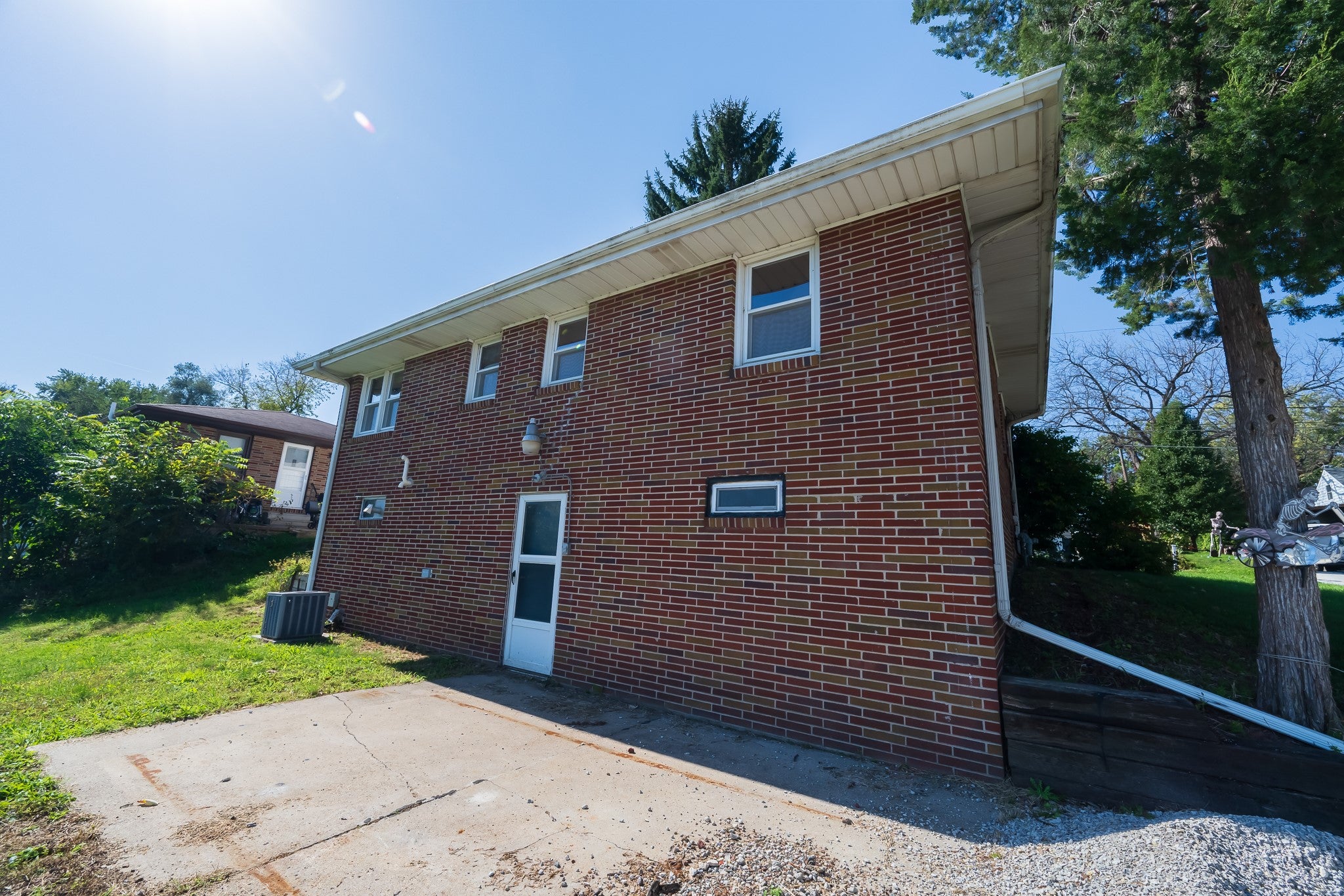 2523 SE 8th Court
