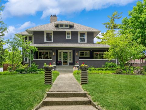 912 45th Street Des Moines IA 50312