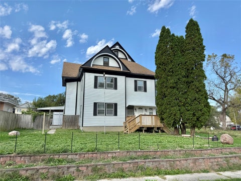 Homes For Sale - 1912 8th Street<br/> Des Moines, IA 50314