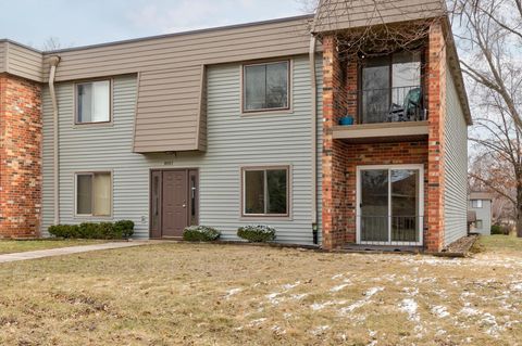 Condo For Sale - 4801 Woodland Avenue #1<br/> West Des Moines, IA 50266