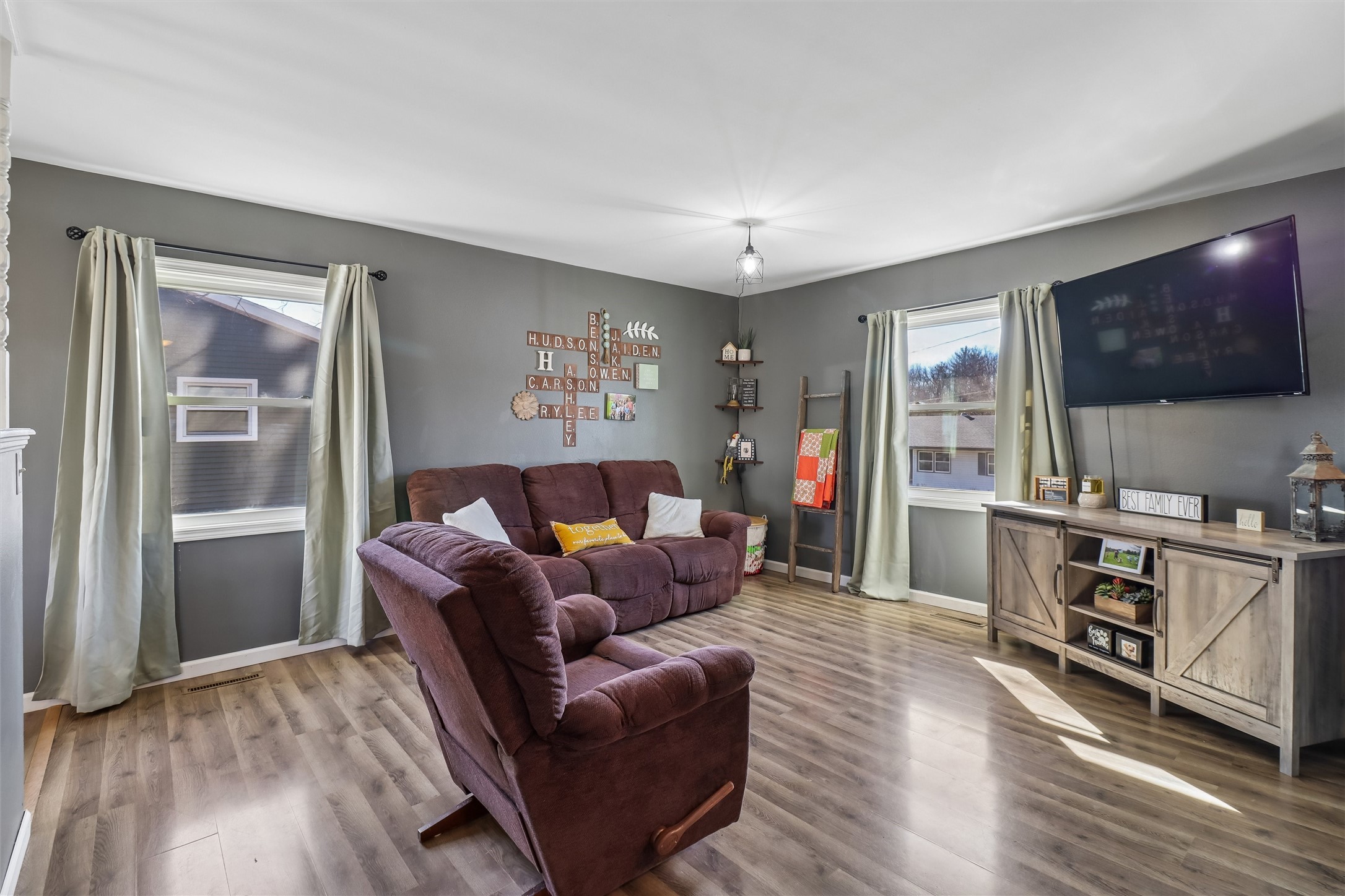 705 E Competine Street