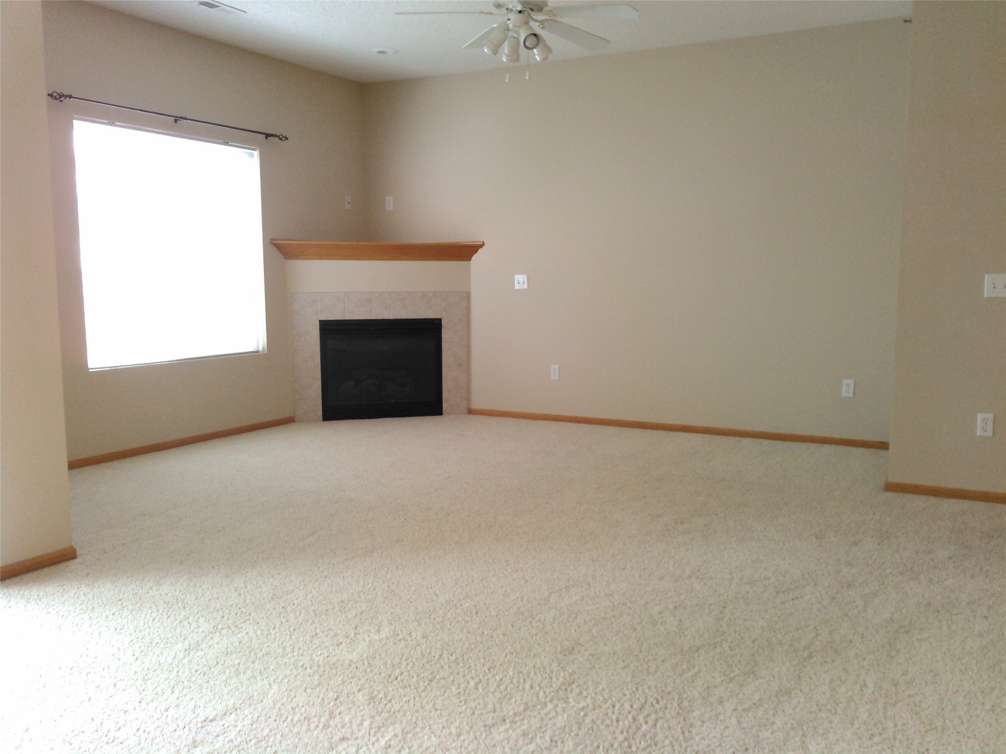 1740 SE La Grant Parkway #18, Waukee, Iowa image 2
