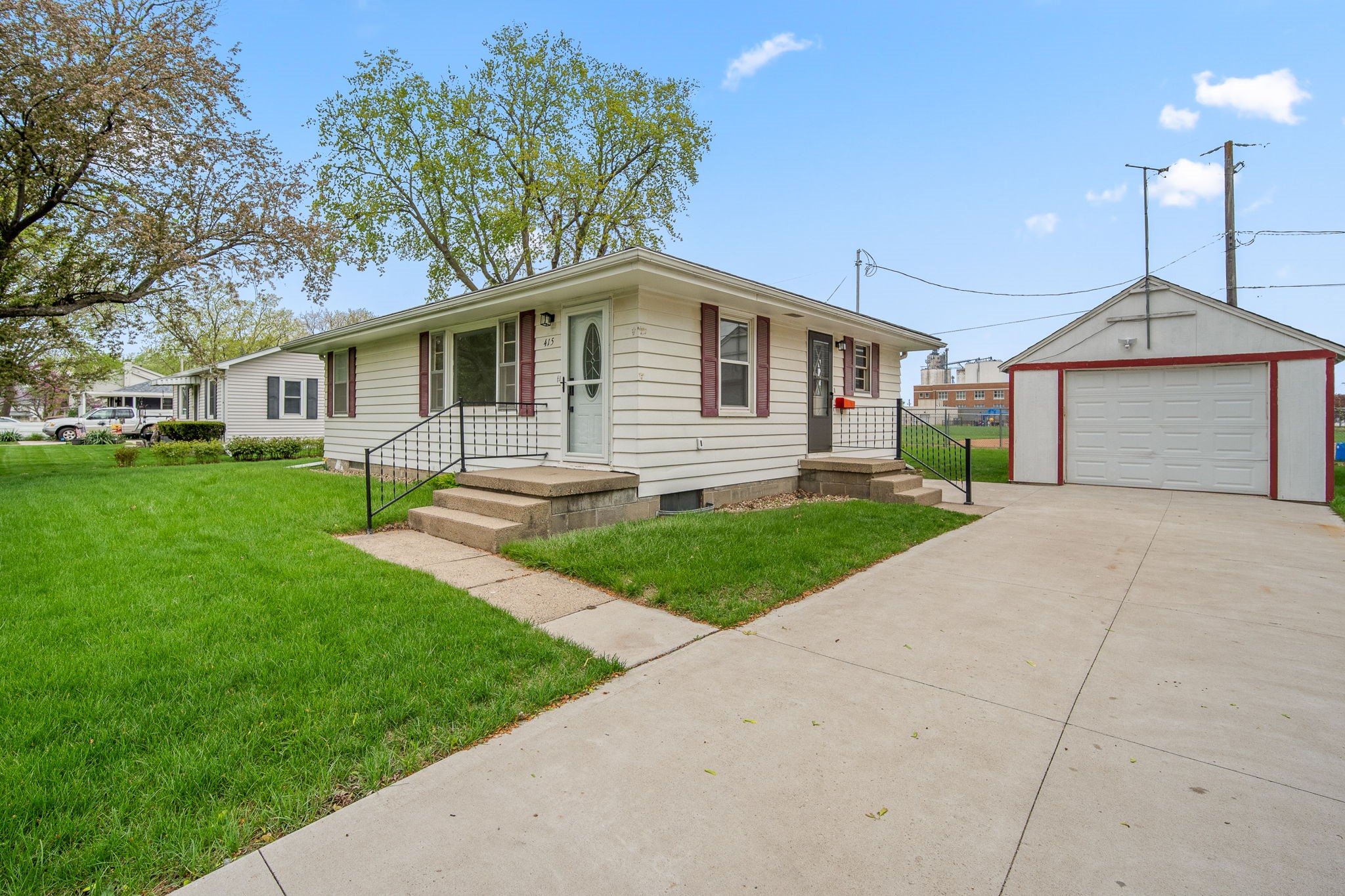 415 School Street, Waukee, Iowa image 2